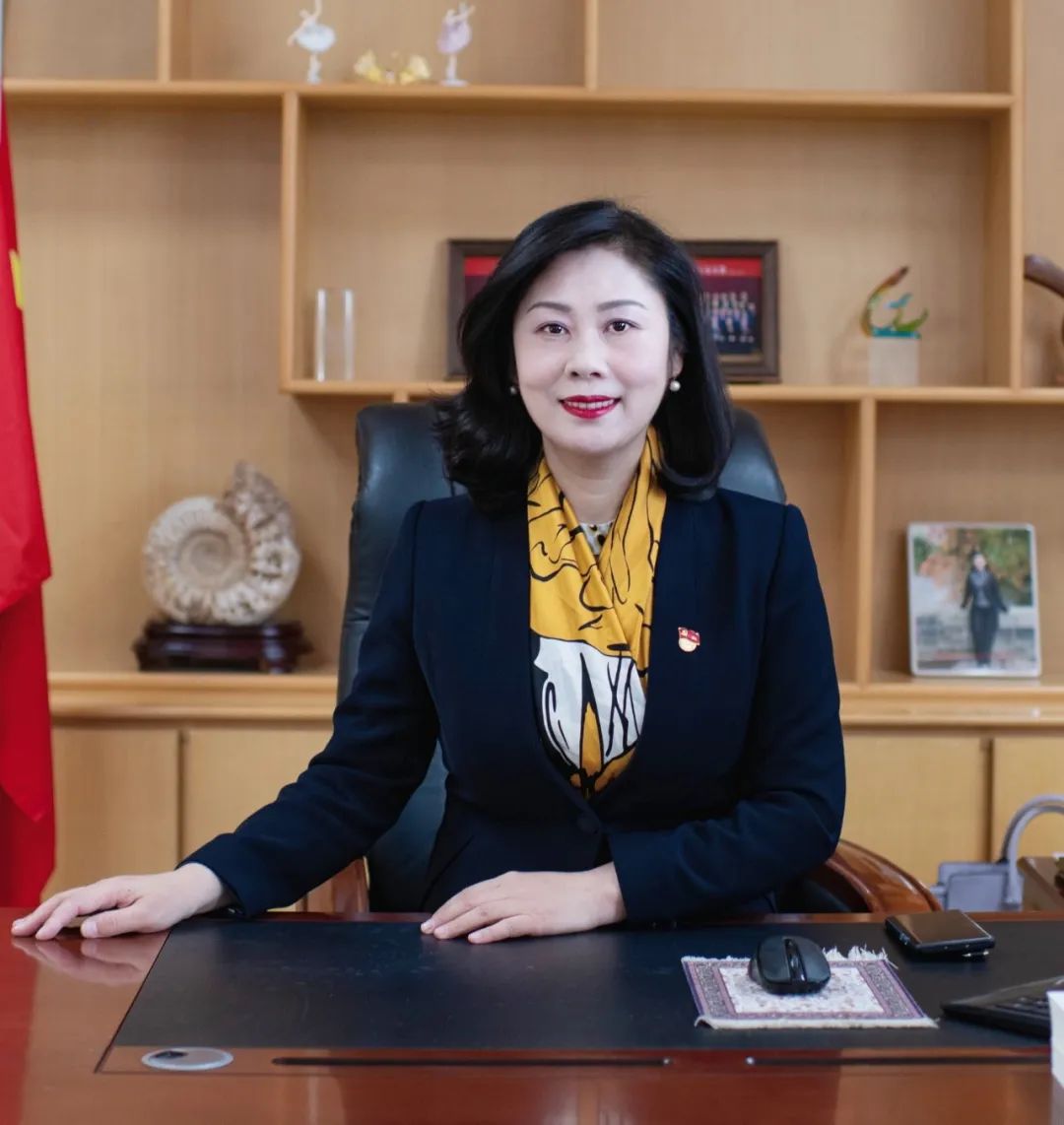  龙海波 物流公司装卸部总经理、 党总支副书记-COSCO海派